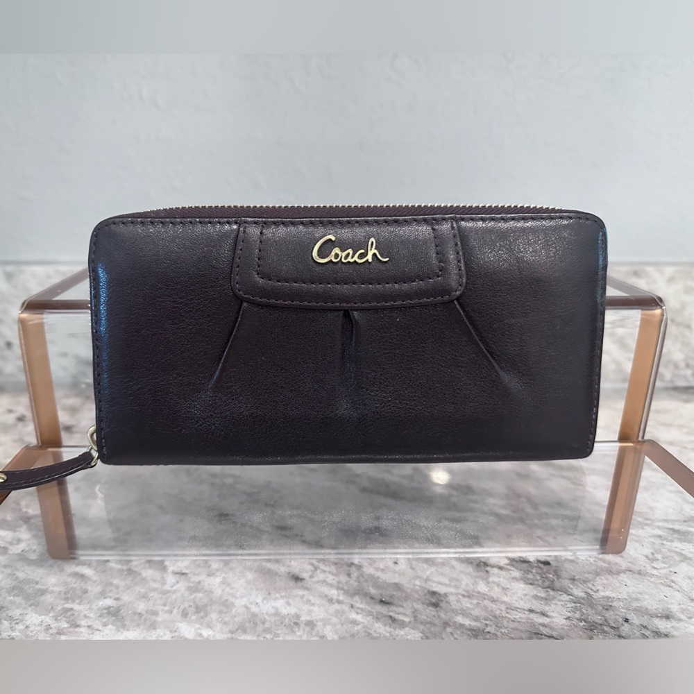 COACH Zipper Clutch - Brown